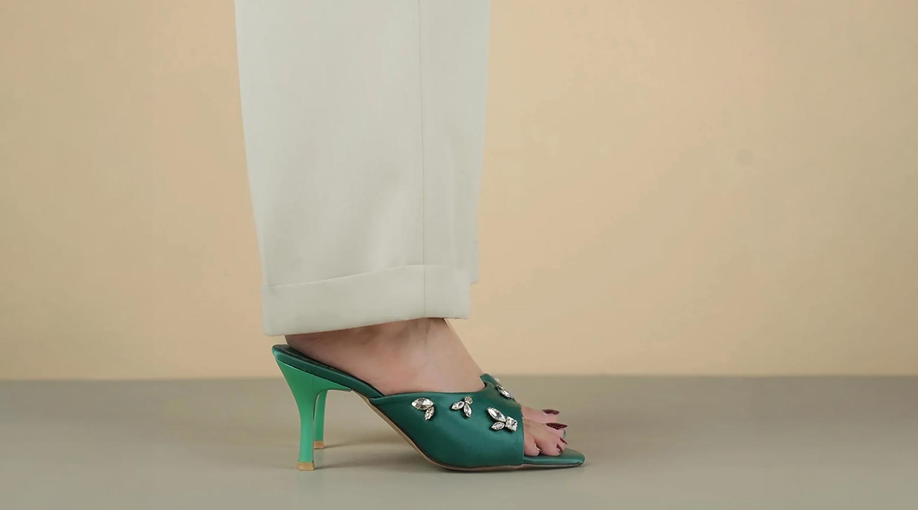 How to Choose Breathable Women Footwear for Sensitive Feet and High Arches