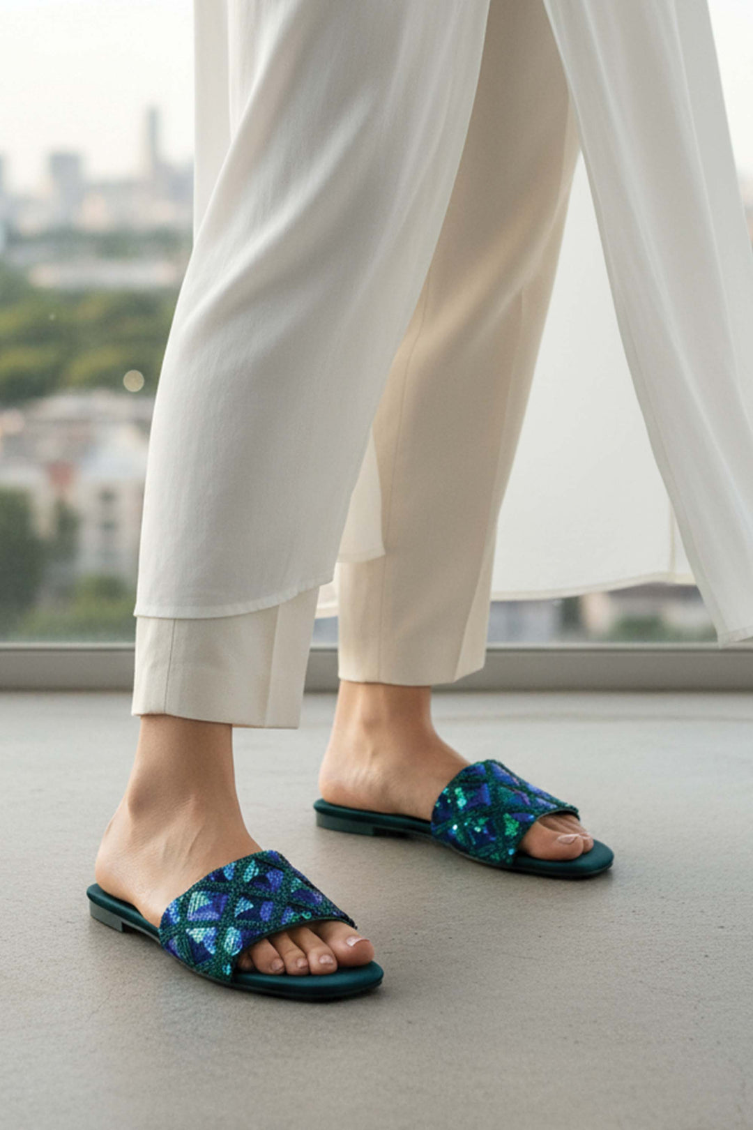 OPIA VELORA SLIDES