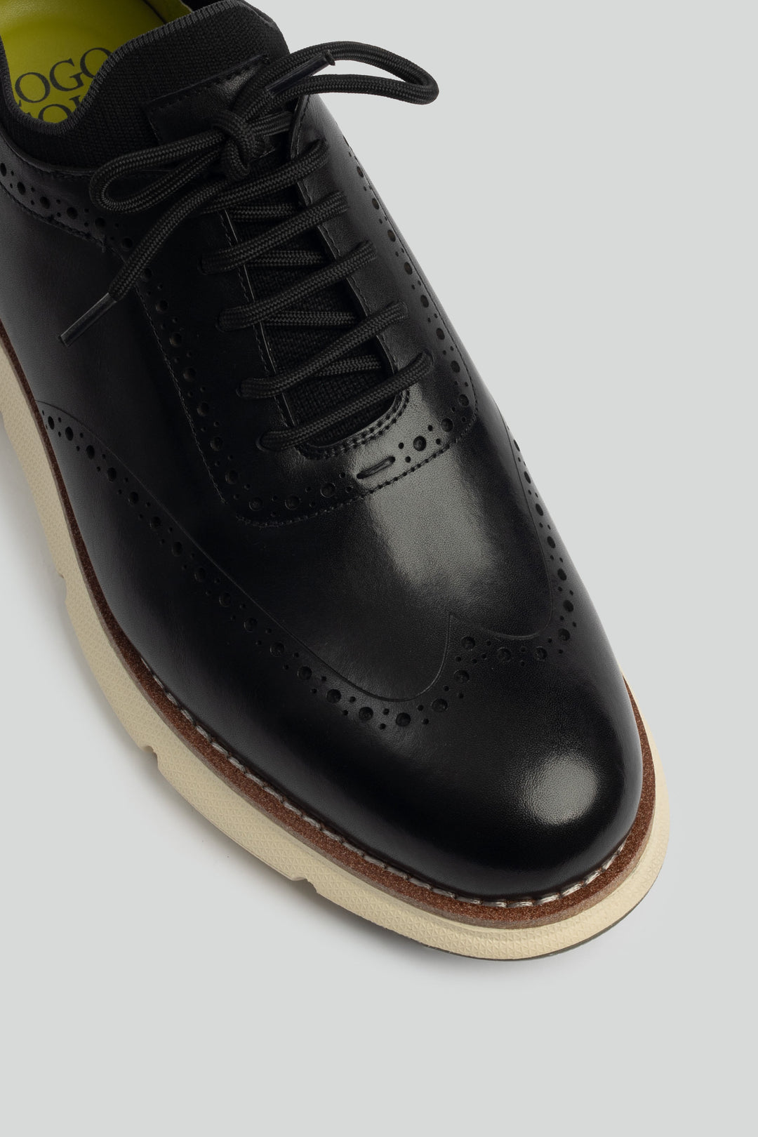 LOGO MONTREVOIR LACE UPS