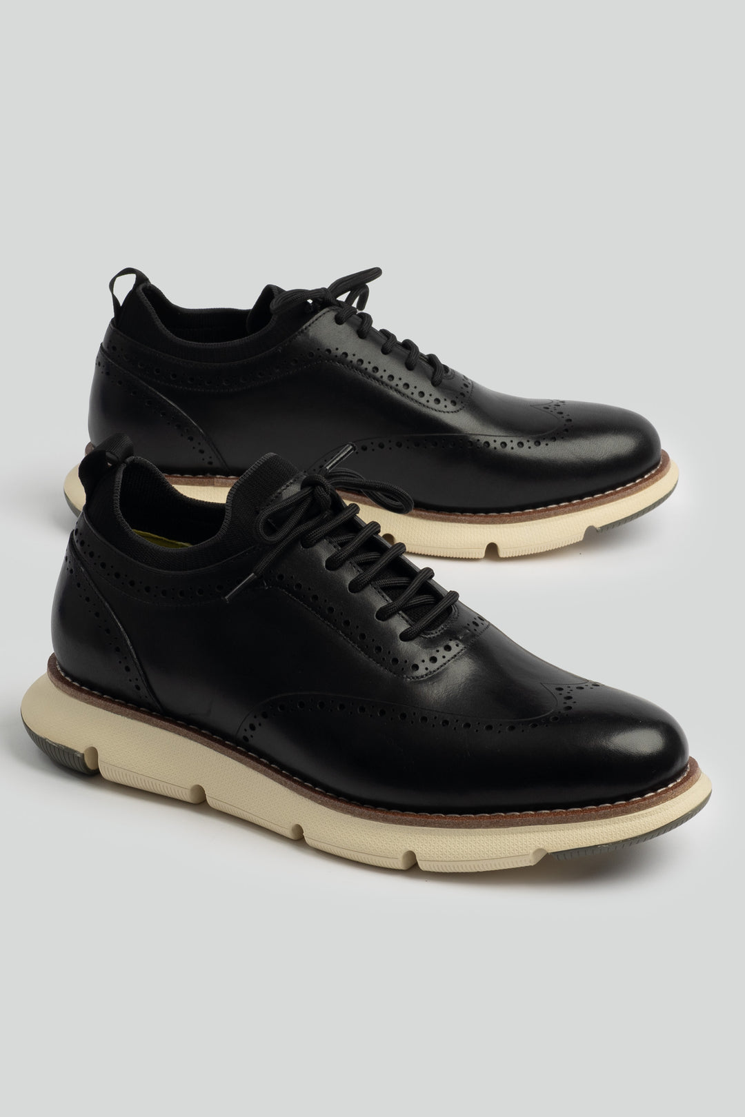 LOGO MONTREVOIR LACE UPS