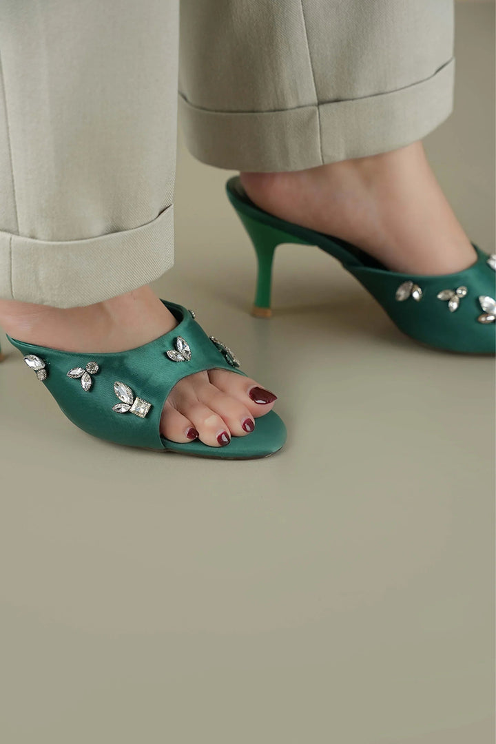 OPIA EVELORA SLIDES
