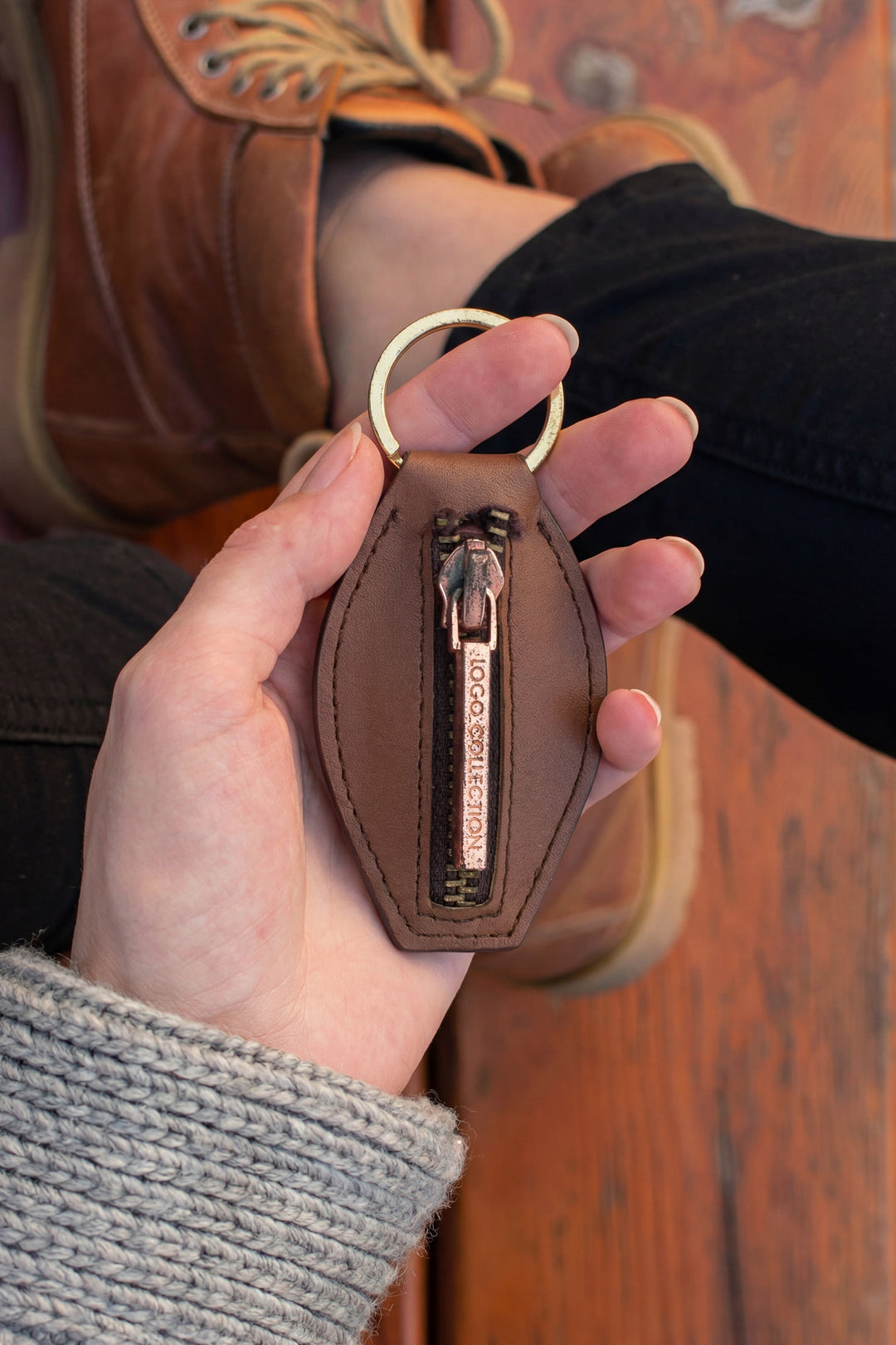 LOGO Montrevoire KEY CHAIN